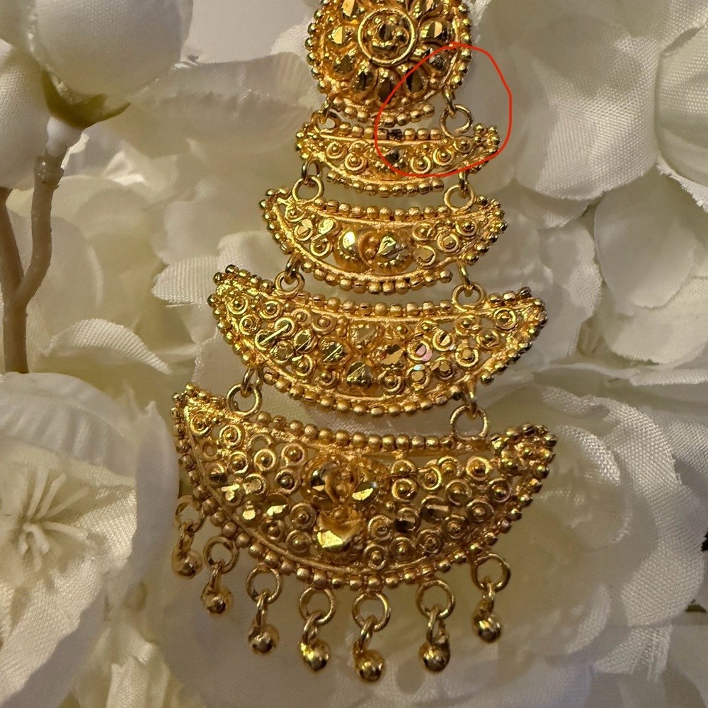 Elegant Gold Tiered Earrings - Picture 5 of 9